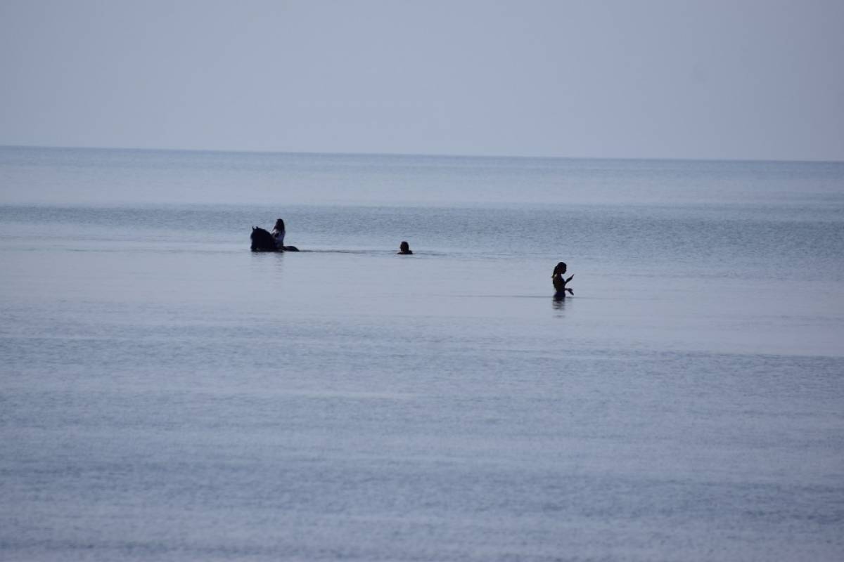 Lockdown: Τι ισχύει για κολύμπι στην θάλασσα, ψάρεμα και κυνήγι