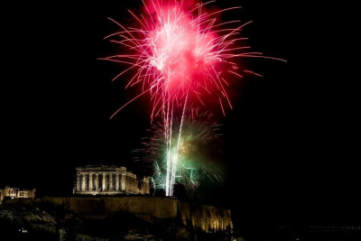 Πρωτοχρονιά: Αθήνα και Θεσσαλονίκη υποδέχθηκαν το 2023 με φαντασμαγορικό θέαμα