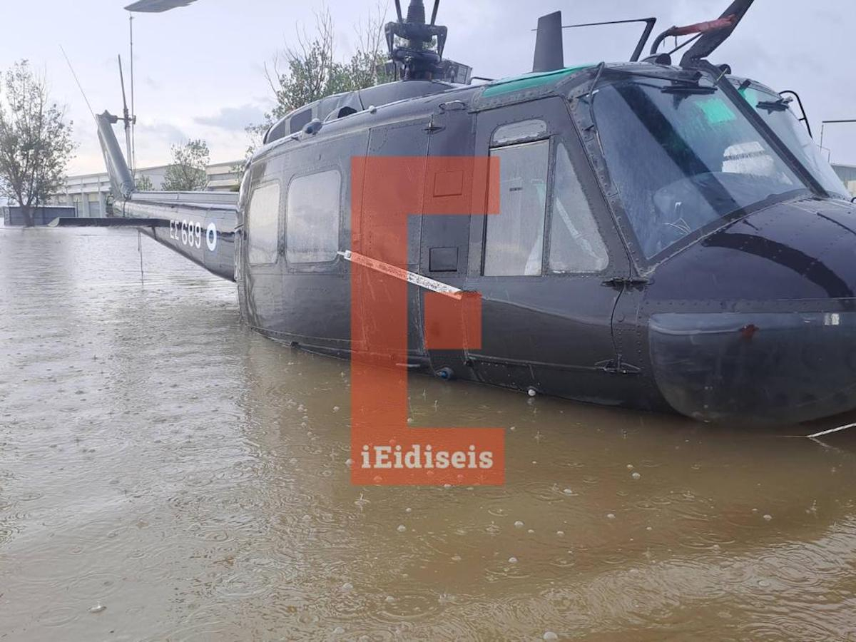 Τα ελικόπτερα που κολυμπάνε – Εικόνες ντροπής από τη βάση στο Στεφανοβίκειο