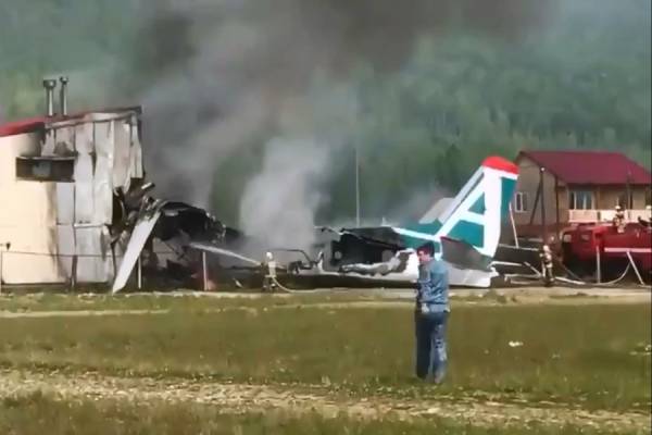 Ρωσία: Αναγκαστική προσγείωση αεροσκάφους - Δύο νεκροί και 19 τραυματίες (vid)