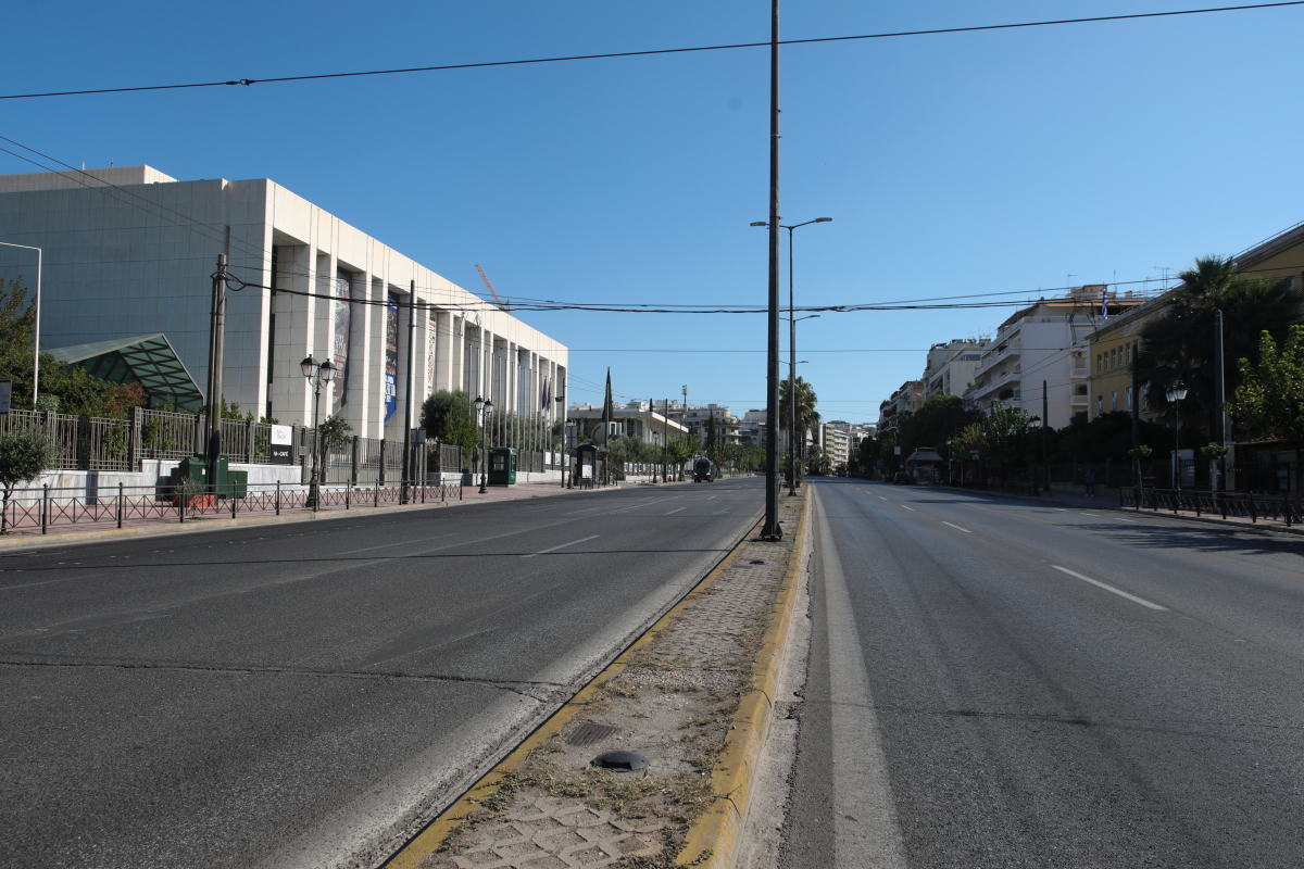 Δεκαπενταύγουστος στην Αθήνα: Άδεια η πόλη... «πού πήγαν όλοι;» - Δείτε φωτογραφίες
