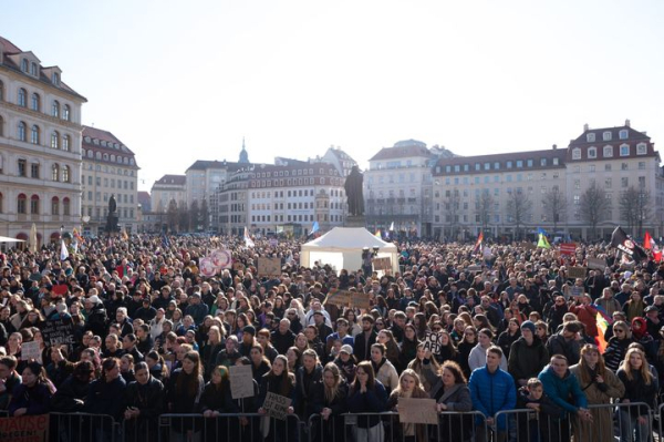 Γερμανία: Δεκάδες χιλιάδες άνθρωποι διαδήλωσαν και πάλι κατά της Ακροδεξιάς