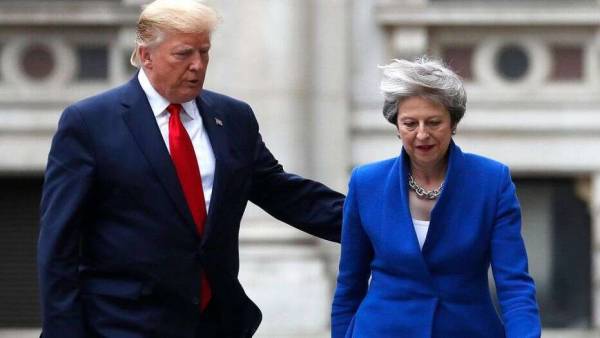 Τραμπ: Η Μέι δεν πήρε τα εύσημα που της άξιζαν για τη συμφωνία της για το Brexit