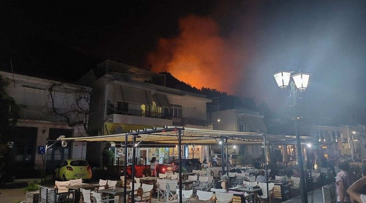Φωτιά τώρα στη Χίο - Καίει στην Λαγκάδα