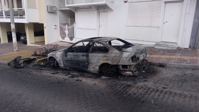Ηλιούπολη: Εμπρησμός στο αυτοκίνητο και τη μηχανή του αστυνομικού που εξέδιδε την 19χρονη