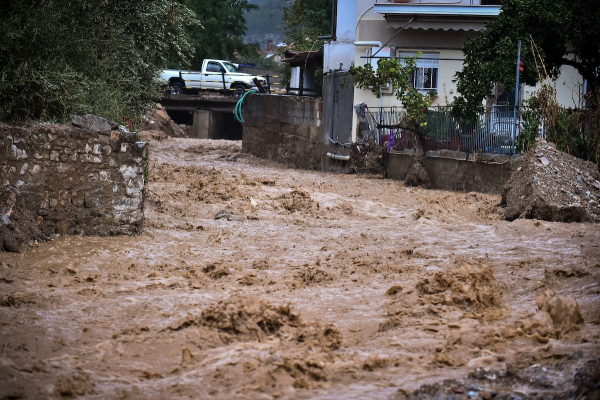 Κακοκαιρία Elias: Νέο «112» στη Λάρισα, εκκενώνονται οι οικισμοί Αρμένιο και Νίκη