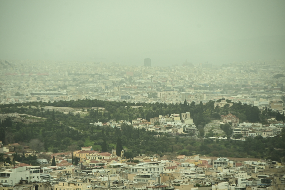 Κίτρινο Τοπίο: Η Αθήνα πνίγεται στην αφρικανική σκόνη και οι ειδικοί προειδοποιούν