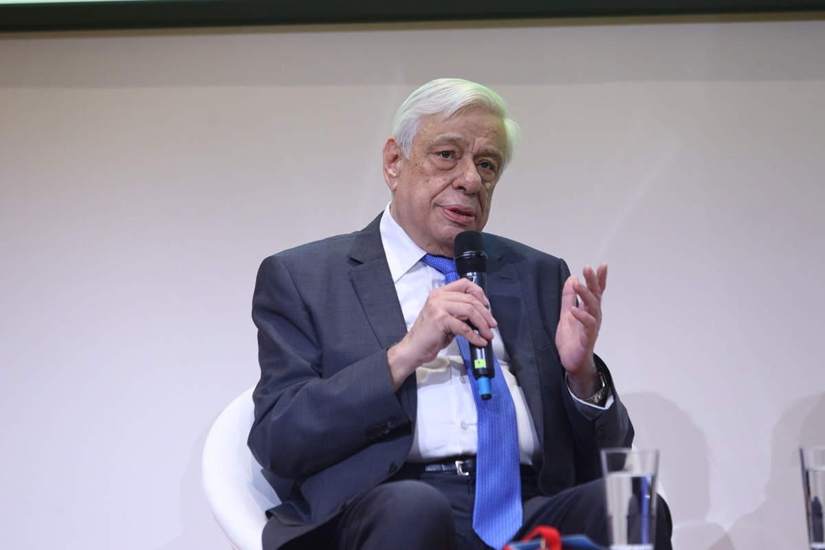 Πρ. Παυλόπουλος: Χωρίς τη δέσμευση του Τσίπρα θα είχα παραιτηθεί - Τι είπε για το δημοψήφισμα