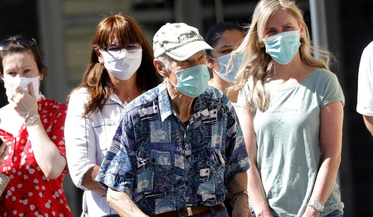 Γαλλία: Τέλος η υποχρεωτική χρήση μάσκας σε όσους διαθέτουν υγειονομικό πιστοποιητικό