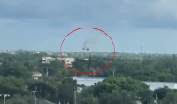 Σοκ στη Φλόριντα: Ελικόπτερο έπεσε πάνω σε σπίτια - Βίντεο με τη στιγμή της συντριβής