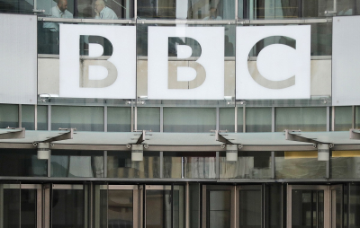 Σκάνδαλο στο BBC: Παρουσιαστής πλήρωσε ανήλικη 35.000 λίρες με αντάλλαγμα γυμνές φωτογραφίες