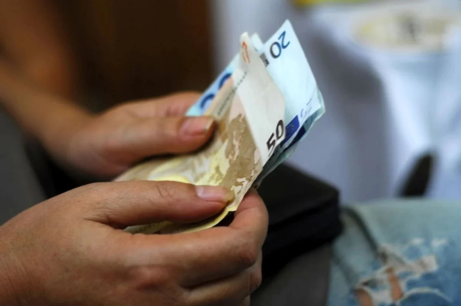 Κατώτατος μισθός: Αύξηση στα 880 ευρώ προαναγγέλλει ο Τσίπρας