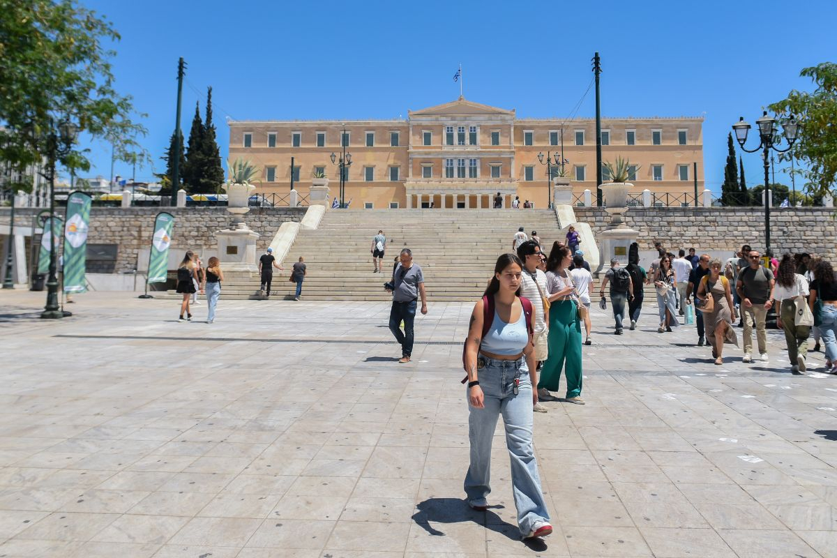 Αρχίζει ο καύσωνας: Θα «βράσει» η μισή Ελλάδα σε λίγες ώρες - Η ΕΜΥ έδειξε τα πρώτα 41άρια