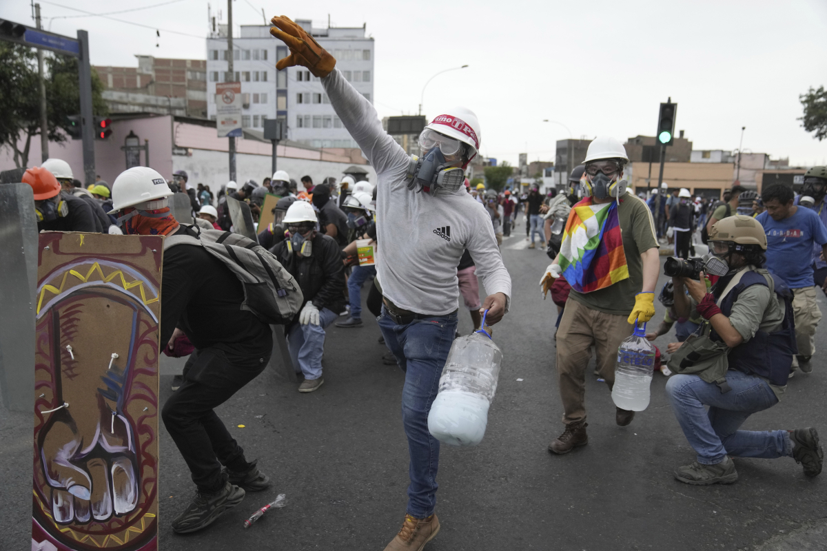Συνεχίζει να «φλέγεται» το Περού: Τουλάχιστον 48 οι νεκροί στις ταραχές