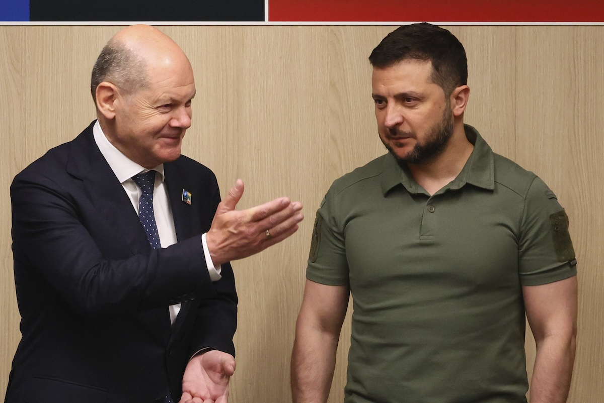 Το Βερολίνο πιέζει τον Ζελένσκι για συμφωνία με τον Πούτιν: «Διαψεύσεις» και υπόγειες διεργασίες