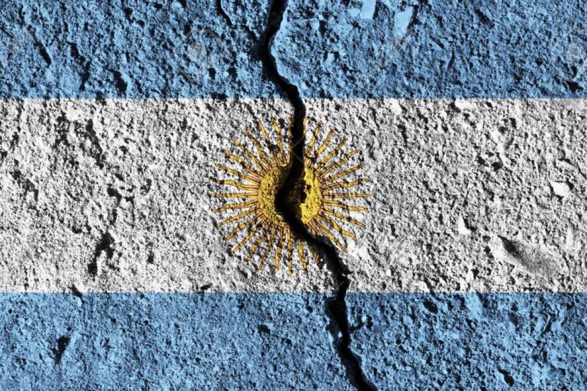 Αργεντινή: Ωμές παρεμβάσεις οίκων αξιολόγησης - ΔΝΤ μετά το αποτέλεσμα των προκριματικών εκλογών