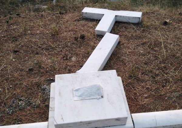 Βανδάλισαν τους βασιλικούς τάφους στο Τατόι