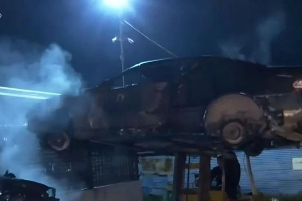 Έκρηξη σε υποσταθμό της ΔΕΗ στον Ασπρόπυργο - Κάηκαν 8 οχήματα