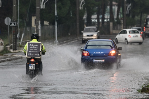 Σε ισχύ το έκτακτο δελτίο καιρού της ΕΜΥ: Σφοδρές καταιγίδες και στην Αθήνα