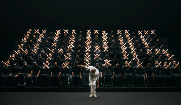 Paris 2024: Το βίντεο που αποδεικνύει πως μπορείς να χορέψεις ακόμα και αν δε μπορείς να σταθείς