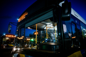Κόντρα ΚΙΝΑΛ - Καραμανλή για τα νέα λεωφορεία: «Ανίκανη η ΝΔ να προστατεύσει τη δημόσια υγεία»