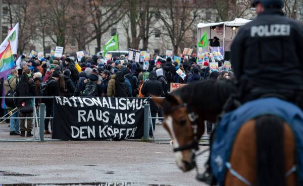 Tageszeitung: «Η επιδημία του εθνικισμού»