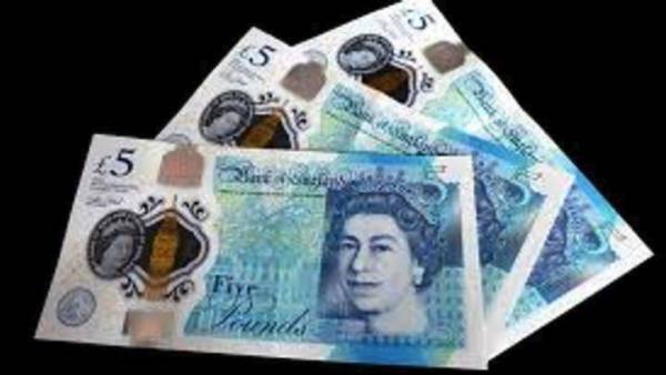 Βρετανία: Το δημόσιο χρέος υπερέβη για πρώτη φορά τα 2 τρισ. στερλίνες