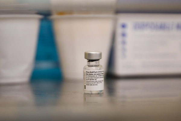 Εμβόλιο Pfizer: Πόσο αυξάνει τα αντισώματα η τρίτη δόση
