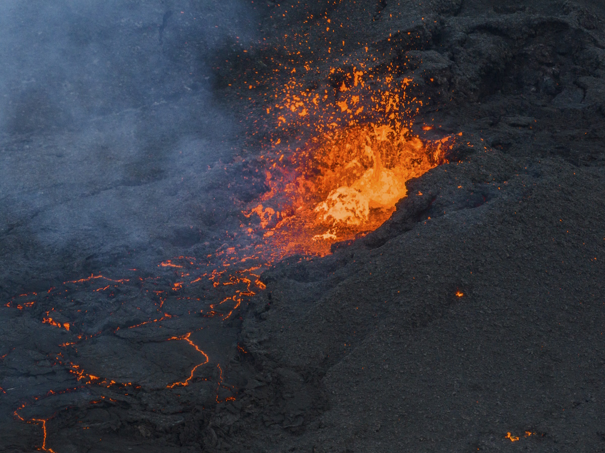 Ισλανδία: Επιχείρηση διάσωσης πάνω από 200 προβάτων - Κινδυνεύουν από τη λάβα του ηφαιστείου