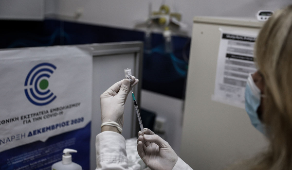 Εξαδάκτυλος: Θα είχαμε 30 θανάτους τον μήνα αν είχαμε εμβολιαστεί όπως στην Ισλανδία