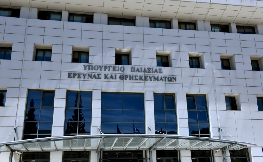 Υπουργείο Παιδείας: «Απύθμενα το θράσος, η υποκρισία και η άγνοια του ΣΥΡΙΖΑ» για τις συμβάσεις