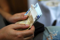 Επίδομα 300 ευρώ σε μακροχρόνια ανέργους - Πότε η πληρωμή από τη ΔΥΠΑ