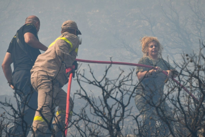 Λακωνία: Συνεχίζει να καίει δάσος η φωτιά στον Πάρνωνα