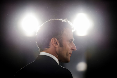 Έφτασε η ώρα της κρίσης για τον Μακρόν: Σήμερα οι προτάσεις δυσπιστίας - «Φλέγεται» η Γαλλία