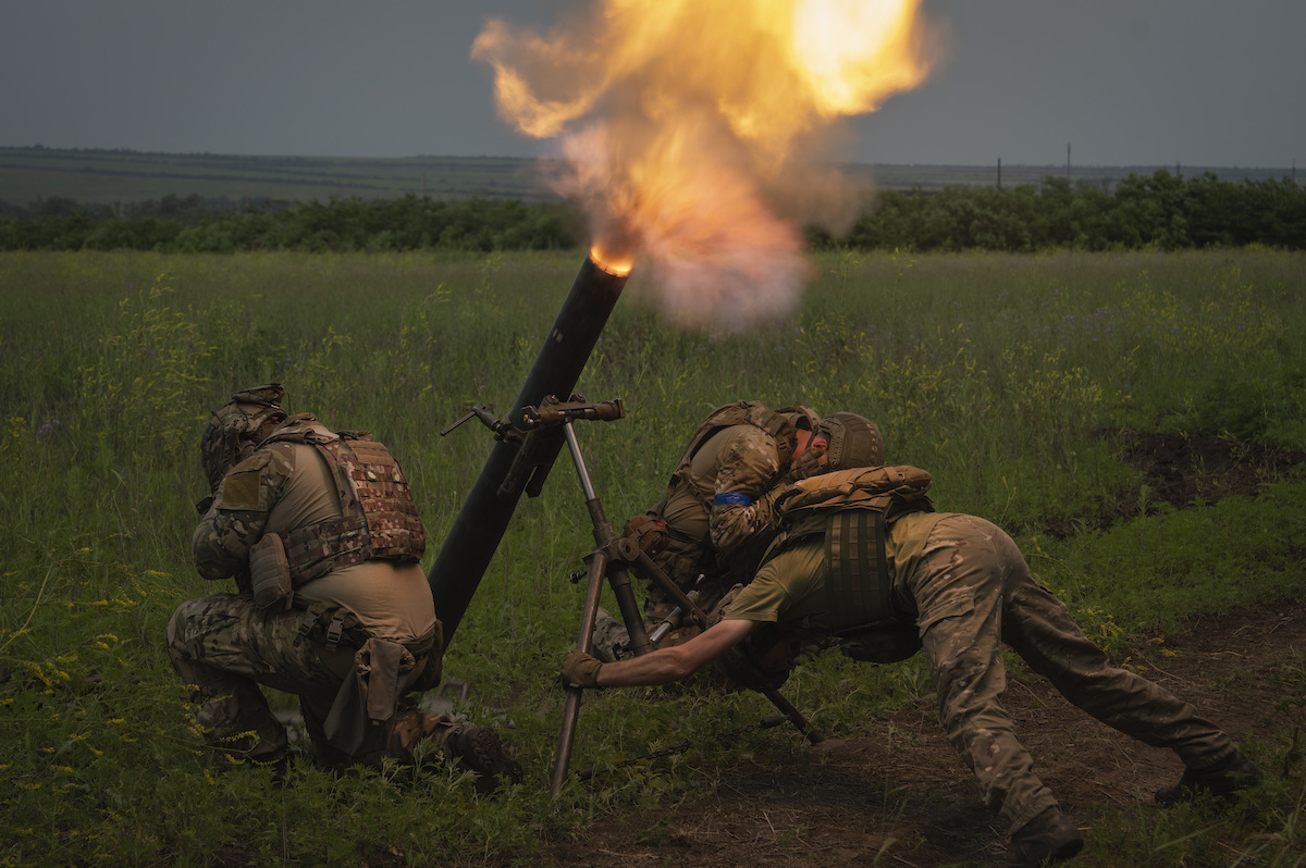 Reuters: Οι ΗΠΑ θα στείλουν πυρομαχικά απεμπλουτισμένου ουρανίου στην Ουκρανία
