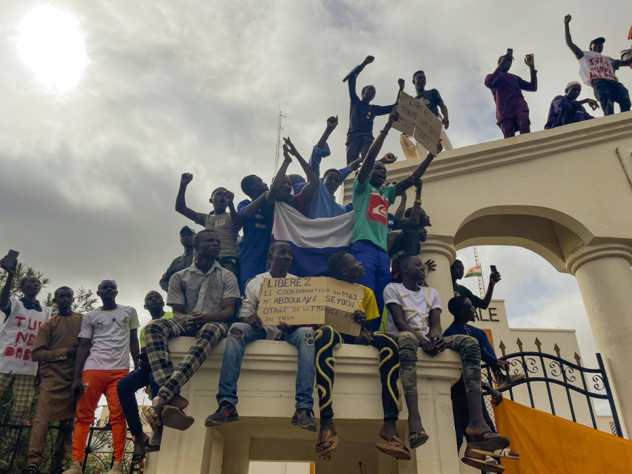 Νίγηρας: Η Μπουρκίνα Φάσο και το Μάλι έστειλαν μαχητικά αεροσκάφη για την περίπτωση στρατιωτικής επέμβασης