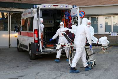 Κορονοϊός: «Σοβαρό ενδεχόμενο» κρούσματος στην Ελλάδα, τι λένε οι λοιμωξιολόγοι μετά τη σύσκεψη στο υπ. Υγείας