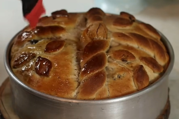 Χριστόψωμο: Το «ευλογημένο» ψωμί των Χριστουγέννων και πώς θα το φτιάξετε
