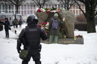 Ναβάλνι: Πάνω από 400 συλλήψεις όσων τιμούν τη μνήμη του στη Ρωσία