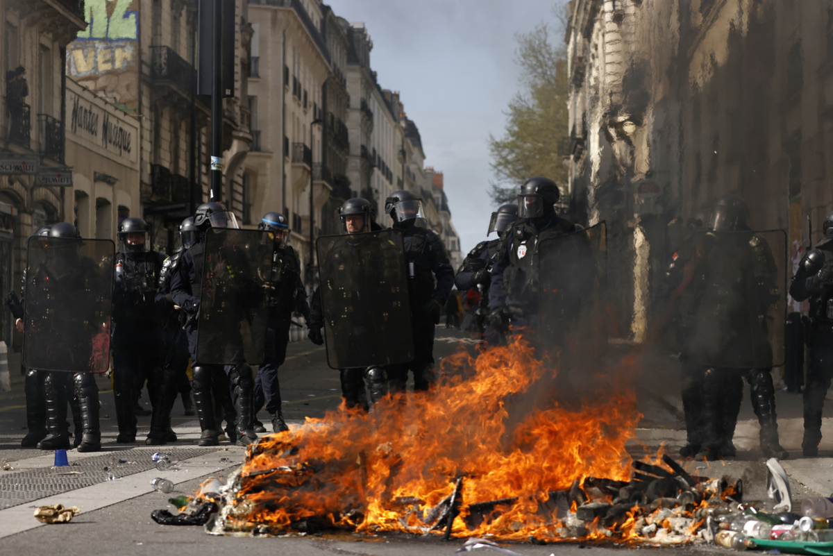 Νέα επεισόδια, οδοφράγματα και φωτιές - Καζάνι που βράζει η γαλλική κοινωνία