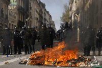 Νέα επεισόδια, οδοφράγματα και φωτιές - Καζάνι που βράζει η γαλλική κοινωνία