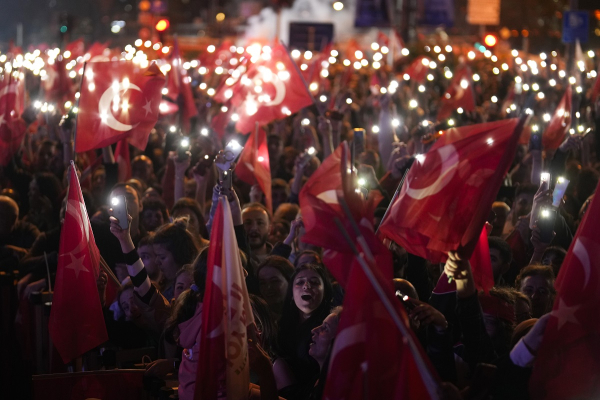 Τα τελικά αποτελέσματα των εκλογών στην Τουρκία: «Πάρτι» στην Κωνσταντινούπολη μετά τη νίκη Ιμάμογλου