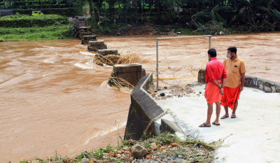 Πλημμύρες και κατολισθήσεις «σάρωσαν» την Ινδία: Τουλάχιστον 41 νεκροί
