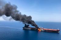 Σαουδική Αραβία: Έκρηξη σε ιρανικό τάνκερ - Πύραυλοι φέρονται να έπληξαν το πλοίο