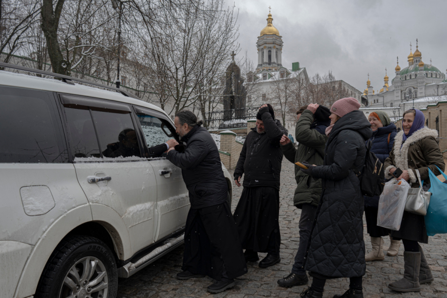 Ουκρανία: Συμπλοκές έξω από το μοναστήρι της Λαύρας των Σπηλαίων (βίντεο) -  Sportlive.gr