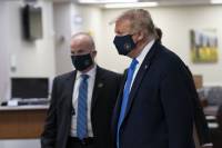 Κορονοϊός: Πρώτη δημόσια εμφάνιση με μάσκα από τον Ντόναλντ Τραμπ