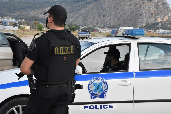 Επεισοδιακή καταδίωξη στη Θεσσαλονίκη – Απέφυγε τους ΟΠΚΕ και τράκαρε σε κολώνα