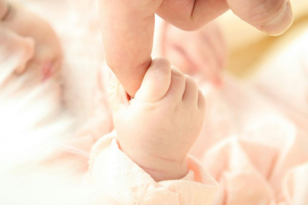 Αυξάνεται το επίδομα γέννησης: Έρχεται αναδρομική πληρωμή