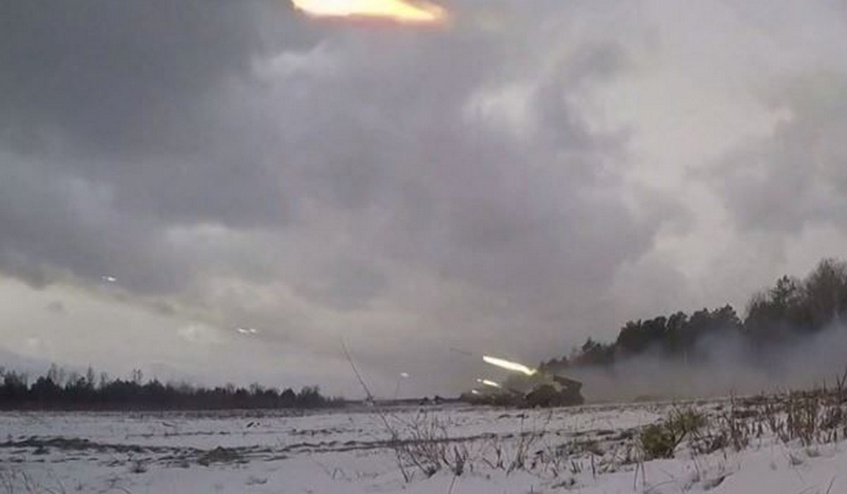 Ουκρανία: Προπαγάνδα και ετοιμασίες για πόλεμο - Βίντεο με δοκιμές όπλων και ασκήσεις
