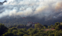Ολονύκτια μάχη με τη φωτιά στην Τρίπολη - Αναζωπυρώσεις στον Άγιο Βλάση